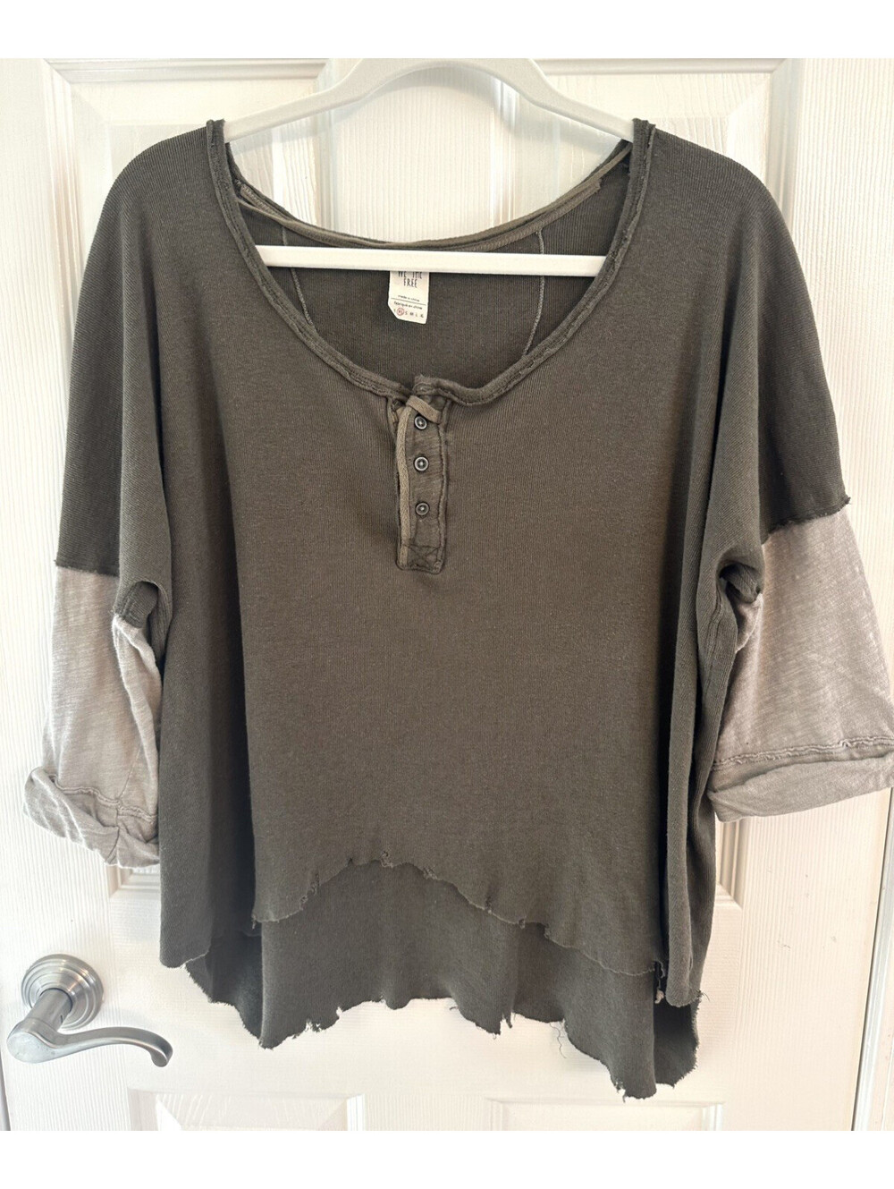 We The Free Women’s Army Green/taupe slve Oversized  Frayed Shirt Cotton Size XS
